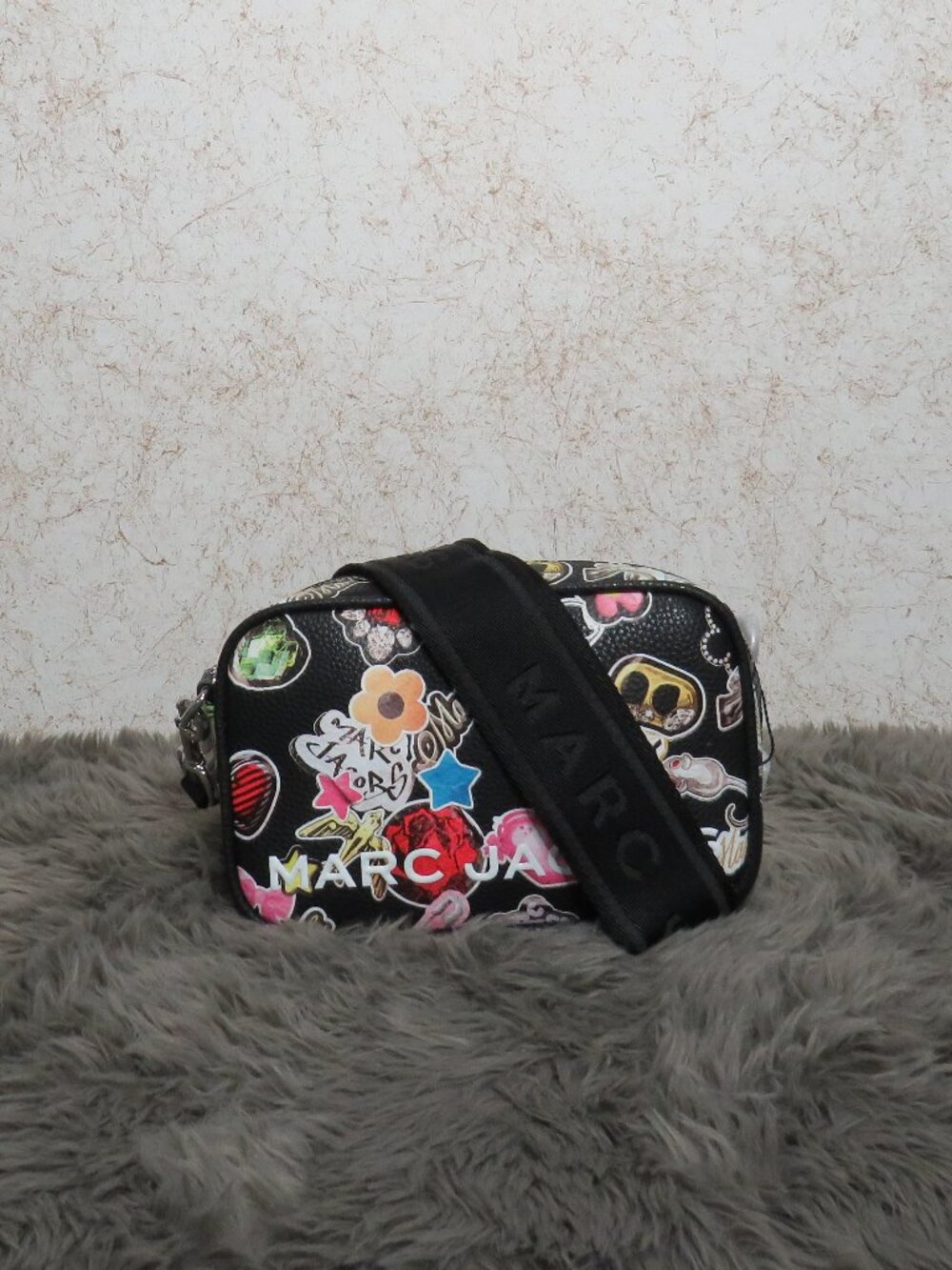 Marc Jacobs Sticker Bold Flash Camera Bag (Black)
